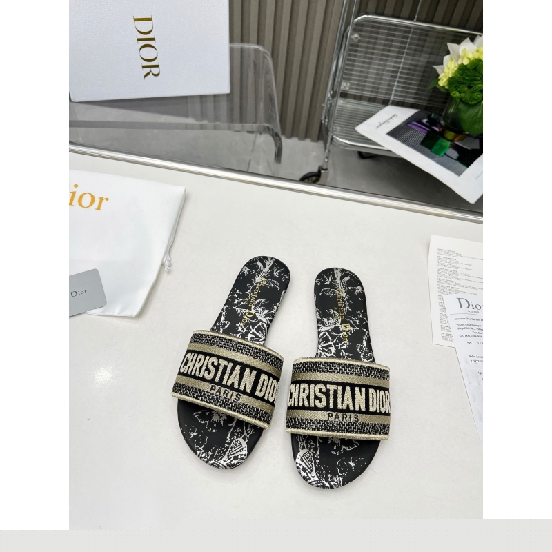 ch**an D*or slippers